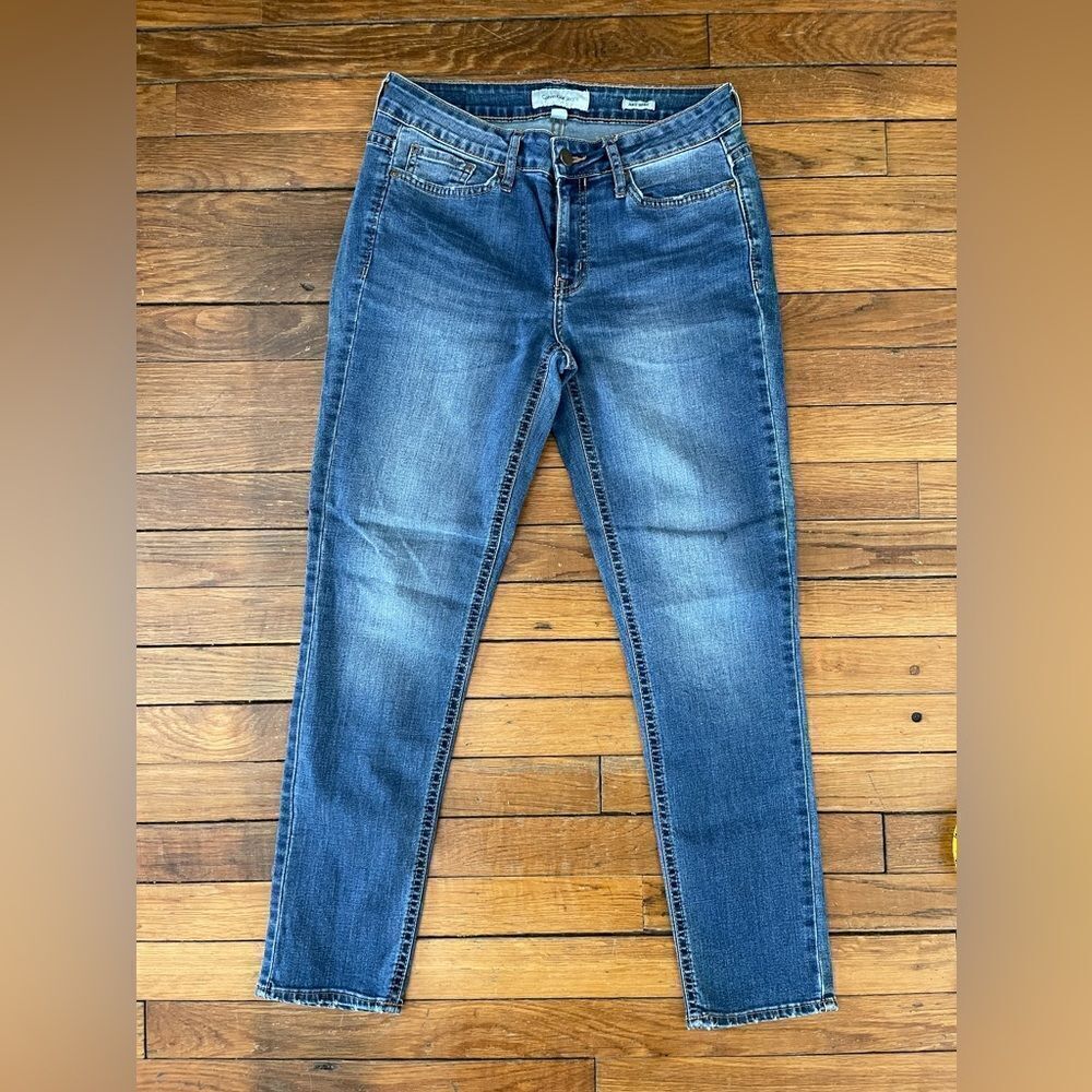Women's size 6 Calvin Klein Jeans skinny ankle with light distressing